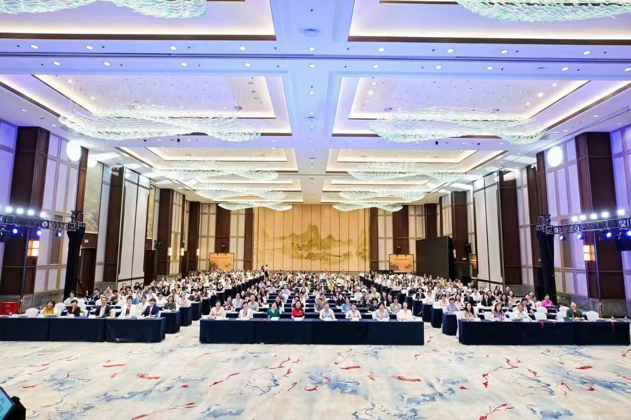 太阳成集团tyc9728受邀出席中华护理学会护理职业教育学术交流会，并发表《AI驱动高质量专业建设与人才培养》主题演讲
